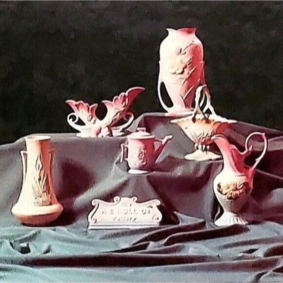 Collectors Encyclopedia of Hull Pottery Brenda Roberts Value Guide 1995 - Picture 2 of 12